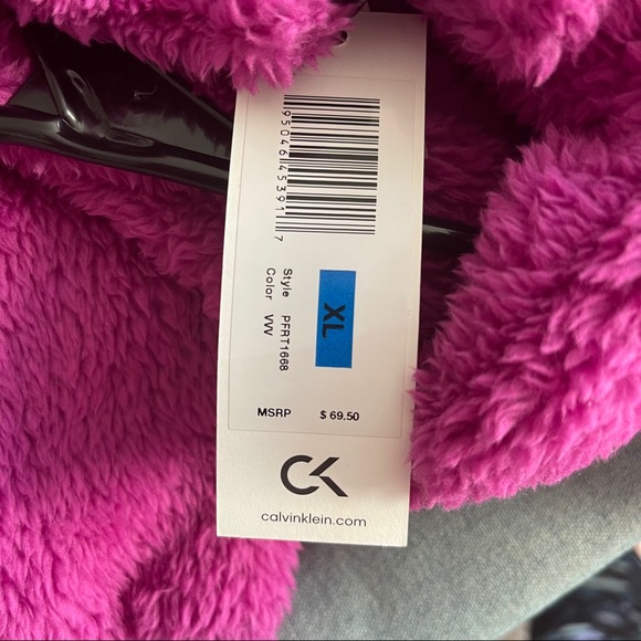 Performance Sherpa 1/4 Zip Logo Cropped Sweatshirt - Picture 6 of 6